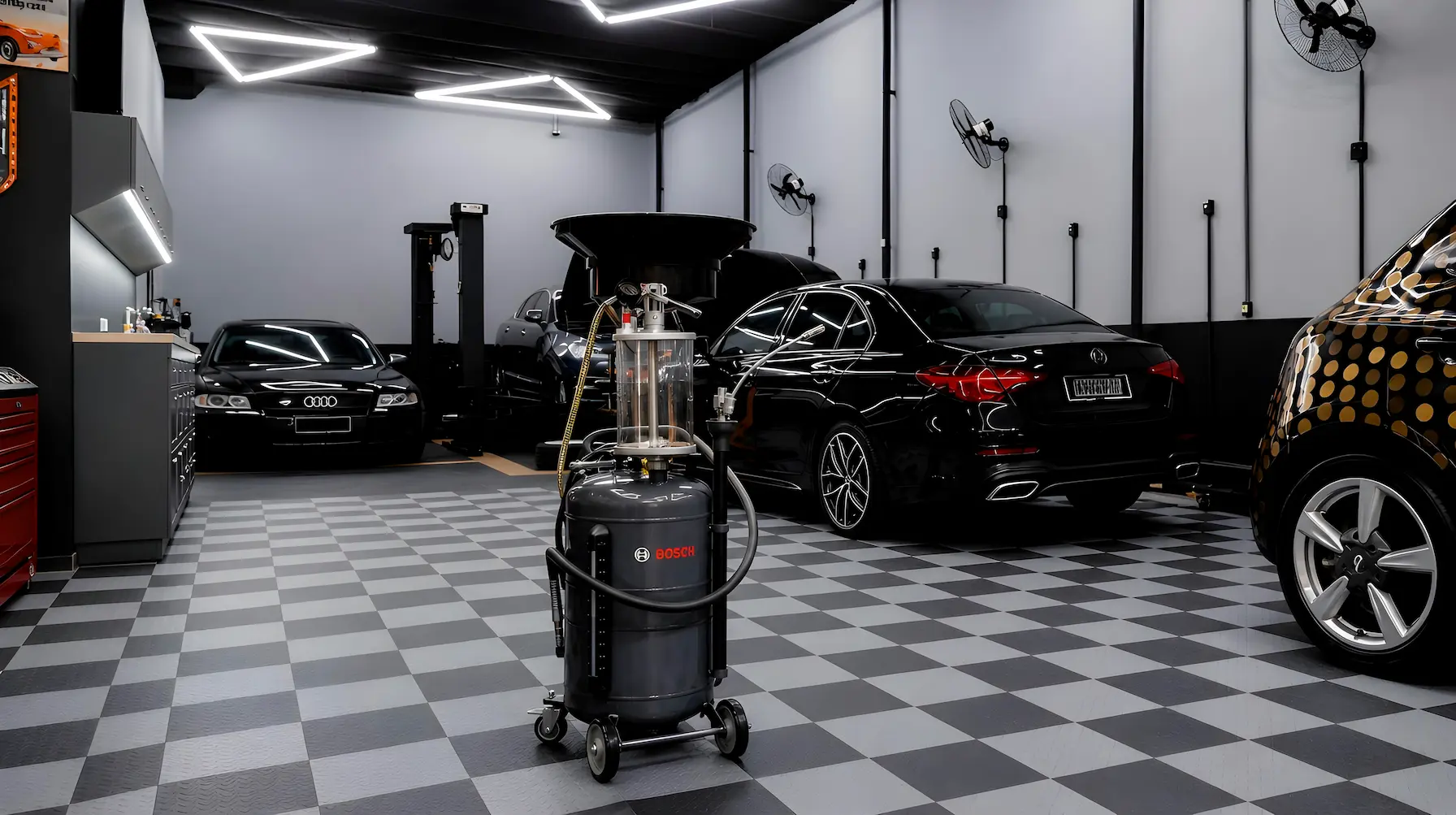 Elevadores e equipamentos de bandeira Bosch na garagem da Oficcina, com carros de clientes em atendimento